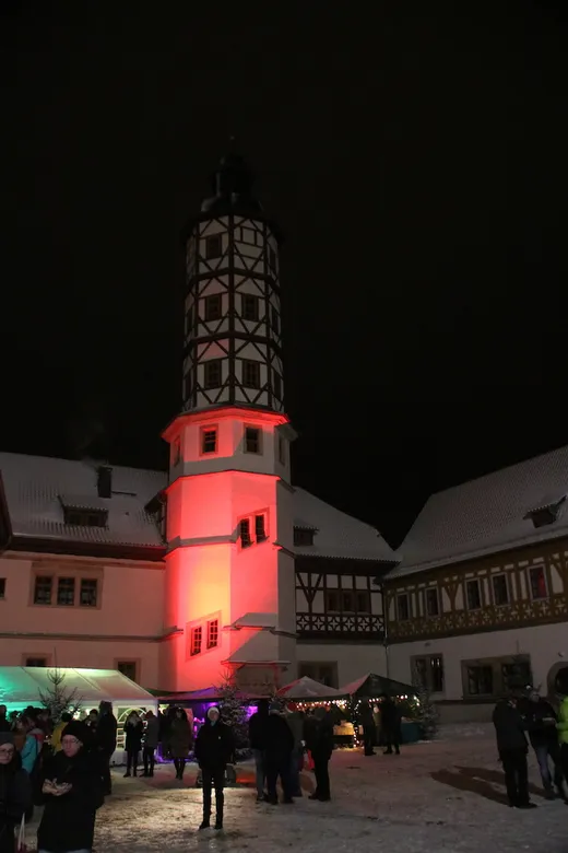 Marksuhler Schlossweihnacht auf dem Schlosshof bei Nacht